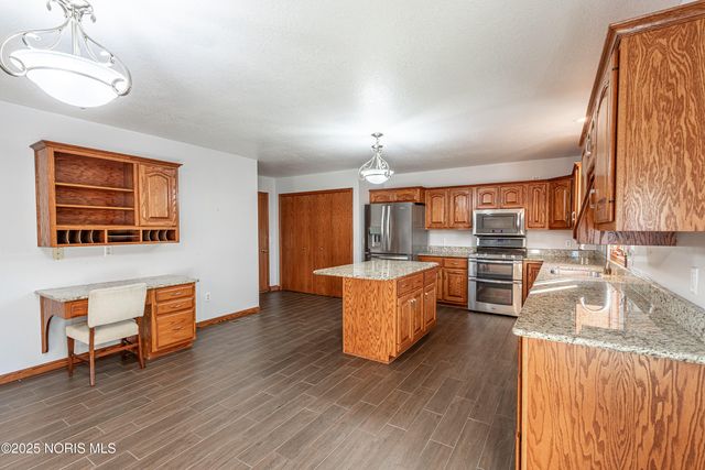 1269 Grassy Lane, Rossford, OH 43460