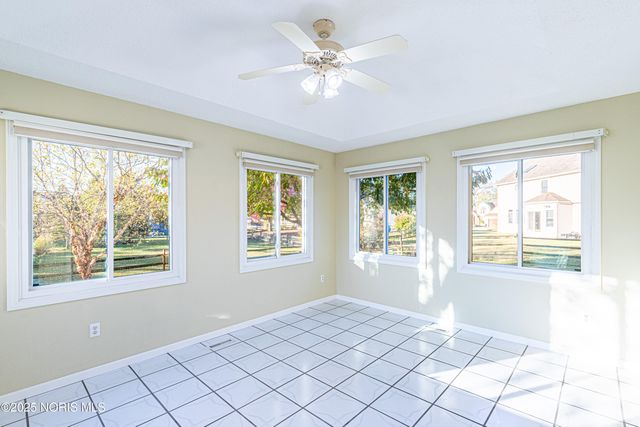 1269 Grassy Lane, Rossford, OH 43460