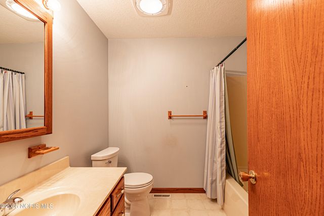 1269 Grassy Lane, Rossford, OH 43460