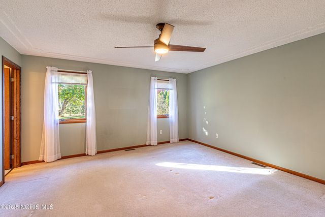 1269 Grassy Lane, Rossford, OH 43460