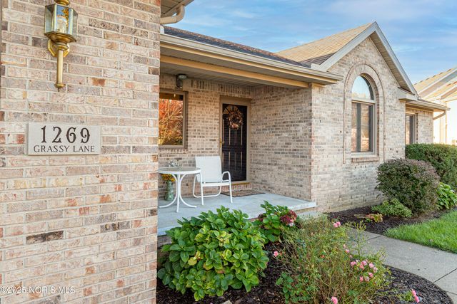 1269 Grassy Lane, Rossford, OH 43460