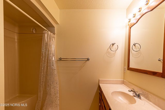 1269 Grassy Lane, Rossford, OH 43460