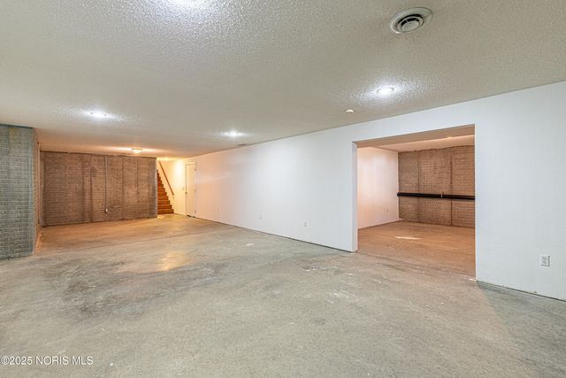 1269 Grassy Lane, Rossford, OH 43460