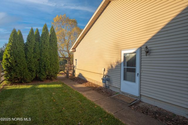 1269 Grassy Lane, Rossford, OH 43460