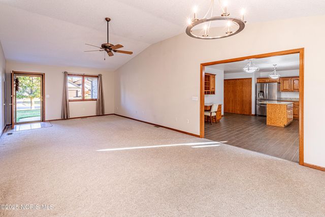 1269 Grassy Lane, Rossford, OH 43460