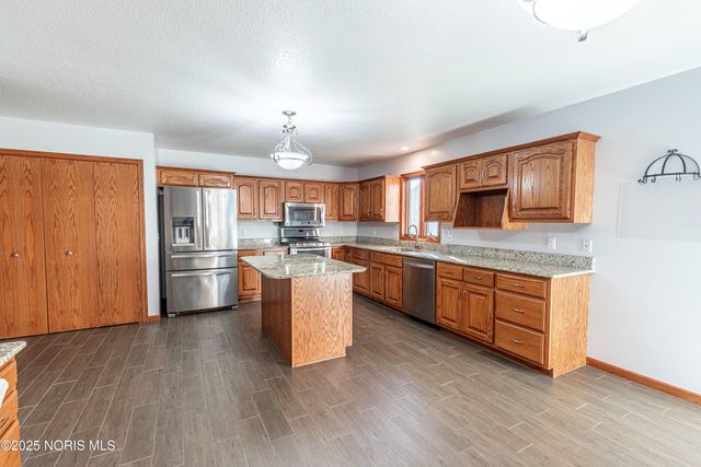 1269 Grassy Lane, Rossford, OH 43460