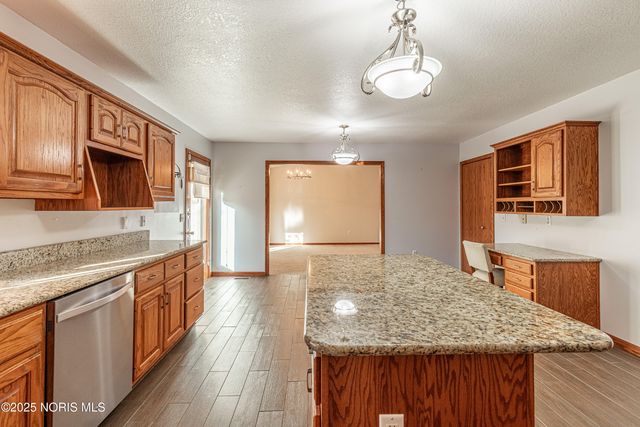 1269 Grassy Lane, Rossford, OH 43460