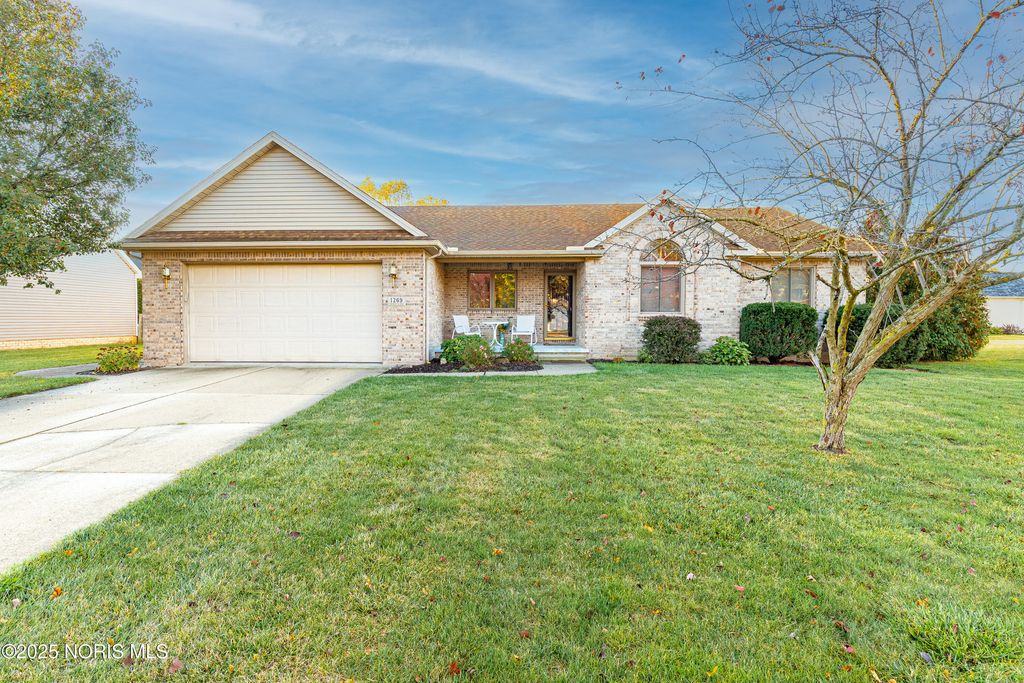 1269 Grassy Lane, Rossford, OH 43460