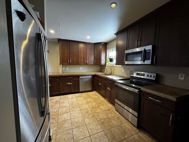 111 Coburn Ave Unit 33, Nashua, NH 03063