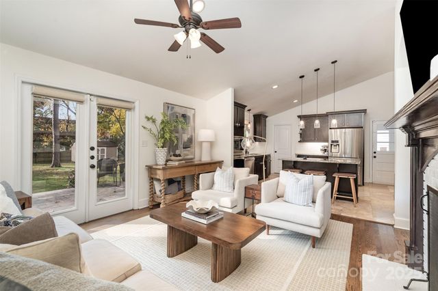 1018 Shady Bluff Drive, Charlotte, NC 28211