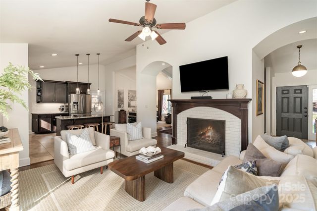 1018 Shady Bluff Drive, Charlotte, NC 28211