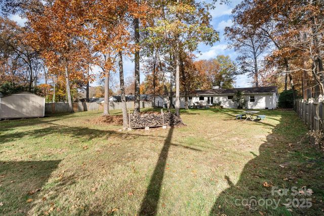 1018 Shady Bluff Drive, Charlotte, NC 28211