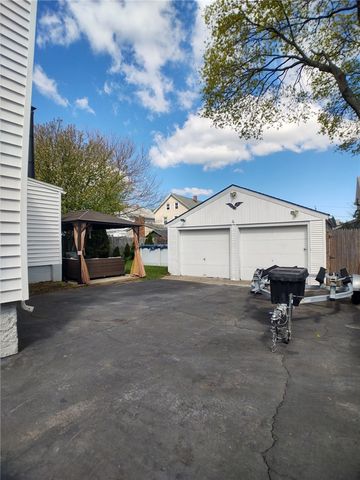 21 Urban Avenue, Pawtucket, RI 02860