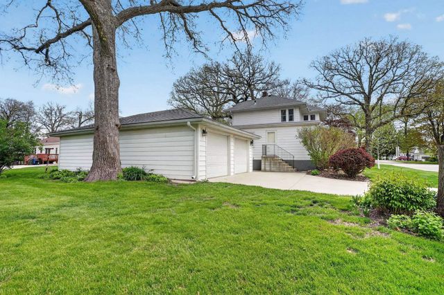2117 Rownd Street, Cedar Falls, IA 50613