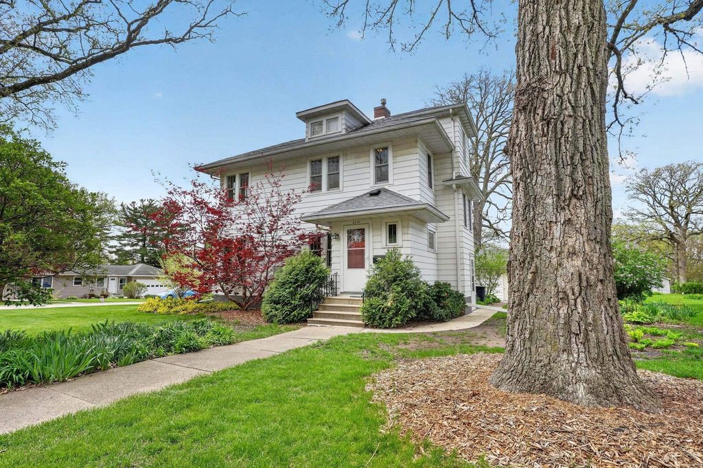 2117 Rownd Street, Cedar Falls, IA 50613