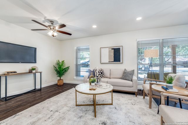 129 creekside, Boerne, TX 78006