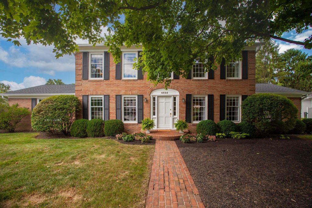 4325 Crown Point Drive, Columbus, OH 43220