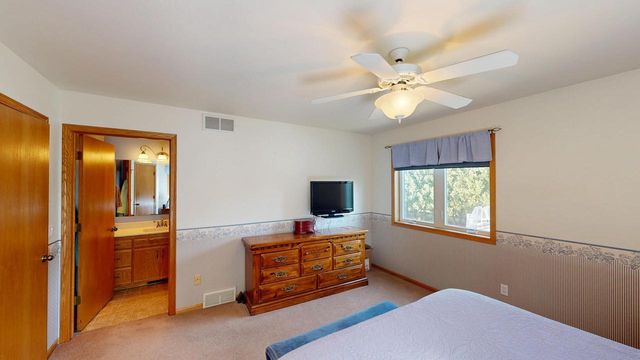 736 Lucas LANE, Jefferson, WI 53549