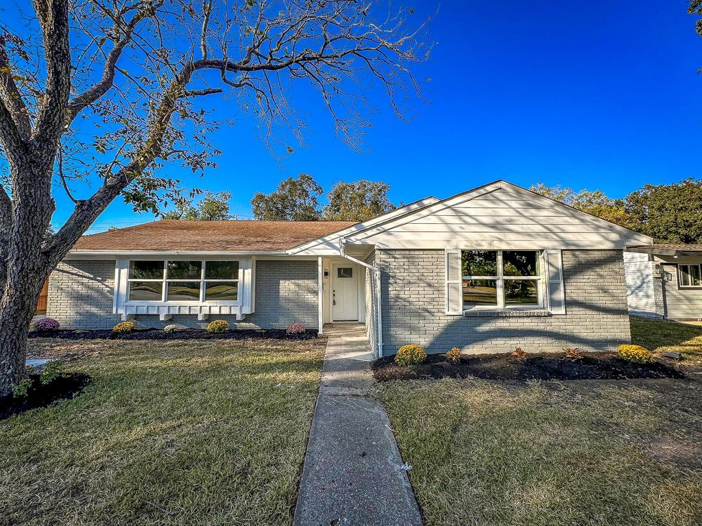 5814 W Bellfort Avenue, Houston, TX 77035