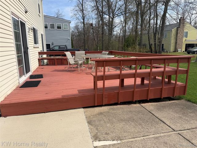 5481 S Piccadilly Circle, West Bloomfield Charter Township, MI 48322
