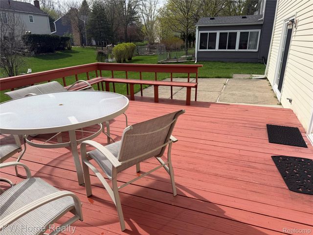 5481 S Piccadilly Circle, West Bloomfield Charter Township, MI 48322