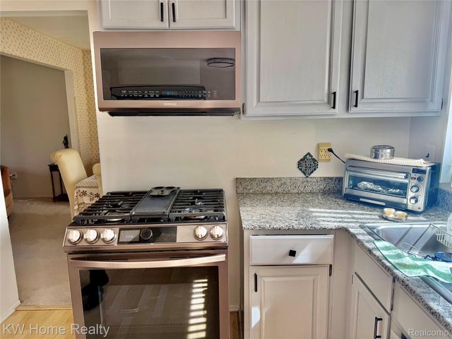 5481 S Piccadilly Circle, West Bloomfield Charter Township, MI 48322