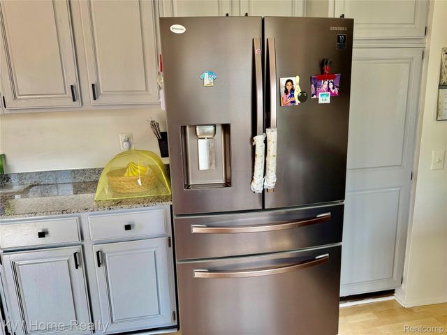 5481 S Piccadilly Circle, West Bloomfield Charter Township, MI 48322