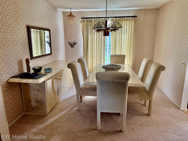 5481 S Piccadilly Circle, West Bloomfield Charter Township, MI 48322