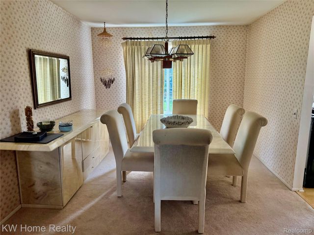 5481 S Piccadilly Circle, West Bloomfield Charter Township, MI 48322