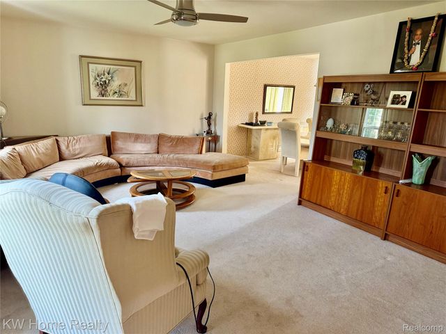5481 S Piccadilly Circle, West Bloomfield Charter Township, MI 48322