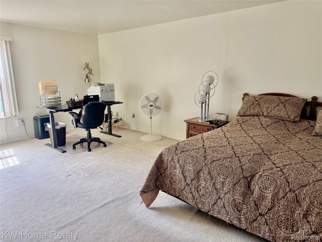 5481 S Piccadilly Circle, West Bloomfield Charter Township, MI 48322
