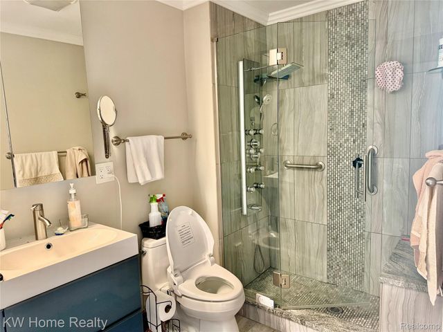 5481 S Piccadilly Circle, West Bloomfield Charter Township, MI 48322