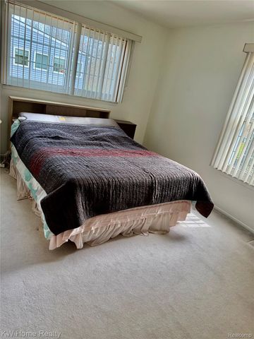 5481 S Piccadilly Circle, West Bloomfield Charter Township, MI 48322