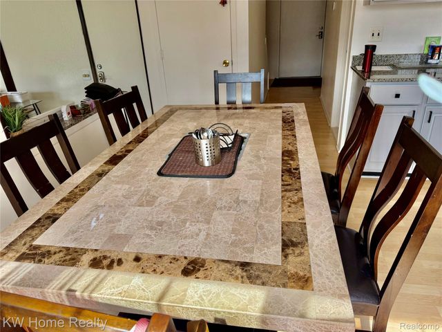 5481 S Piccadilly Circle, West Bloomfield Charter Township, MI 48322