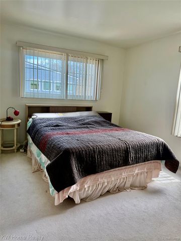 5481 S Piccadilly Circle, West Bloomfield Charter Township, MI 48322