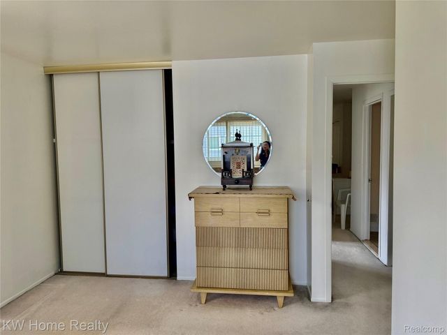 5481 S Piccadilly Circle, West Bloomfield Charter Township, MI 48322
