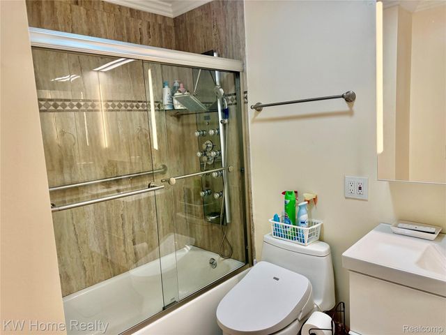 5481 S Piccadilly Circle, West Bloomfield Charter Township, MI 48322