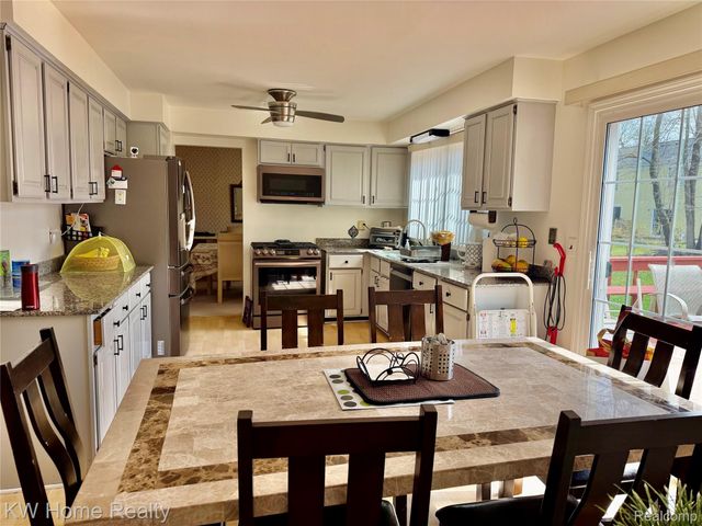 5481 S Piccadilly Circle, West Bloomfield Charter Township, MI 48322