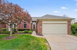 2070 S Red Maple Lane S 106, Commerce Charter Township, MI 48390
