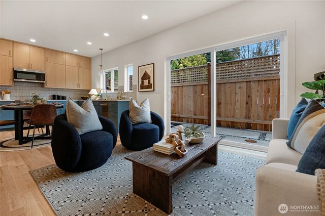 4050 32nd Avenue W, Seattle, WA 98199