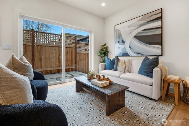 4050 32nd Avenue W, Seattle, WA 98199