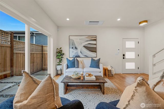 4050 32nd Avenue W, Seattle, WA 98199