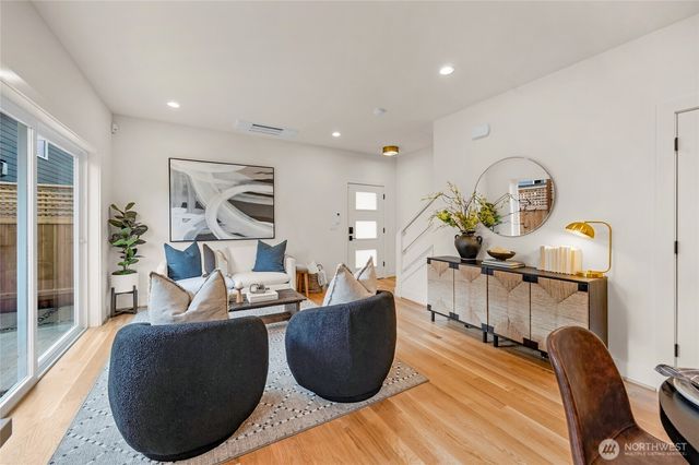 4050 32nd Avenue W, Seattle, WA 98199