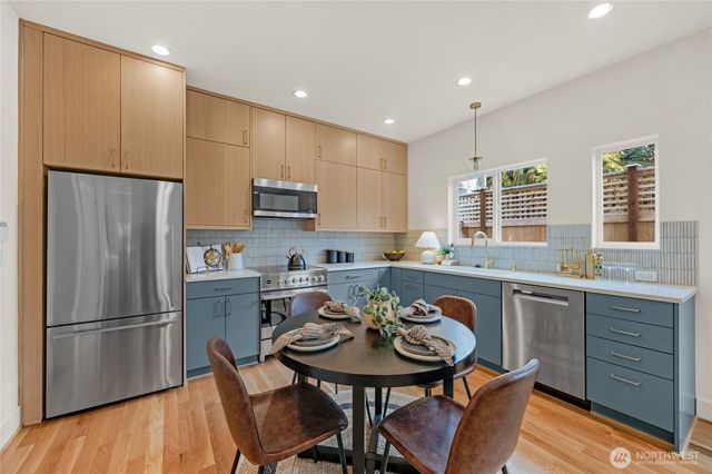 4050 32nd Avenue W, Seattle, WA 98199