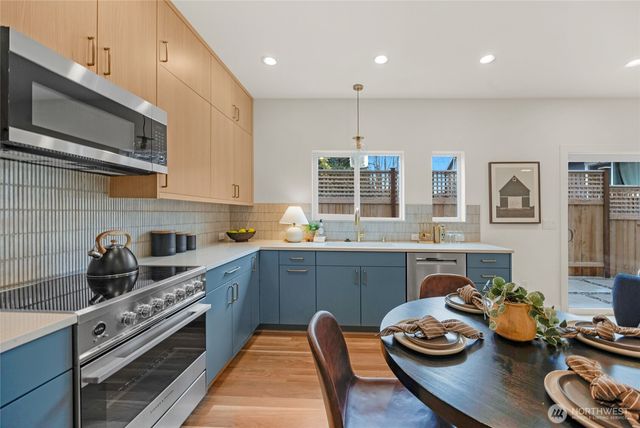 4050 32nd Avenue W, Seattle, WA 98199