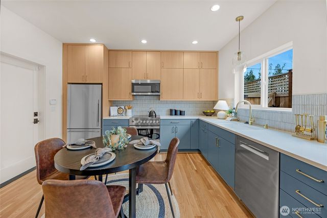 4050 32nd Avenue W, Seattle, WA 98199