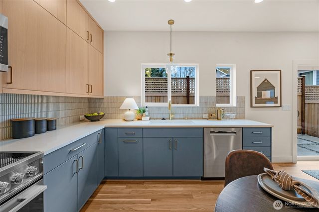 4050 32nd Avenue W, Seattle, WA 98199