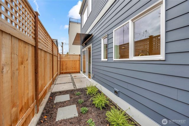 4050 32nd Avenue W, Seattle, WA 98199