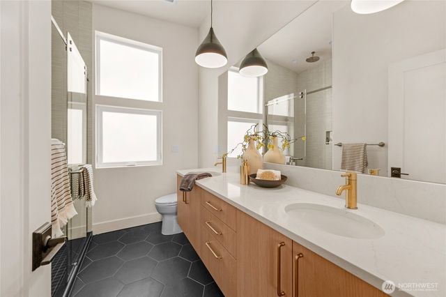 4050 32nd Avenue W, Seattle, WA 98199