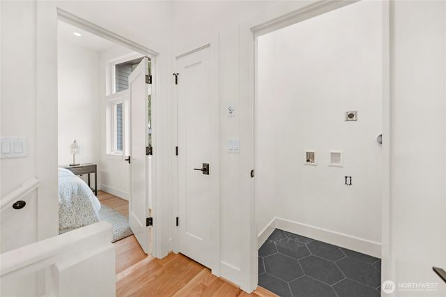 4050 32nd Avenue W, Seattle, WA 98199